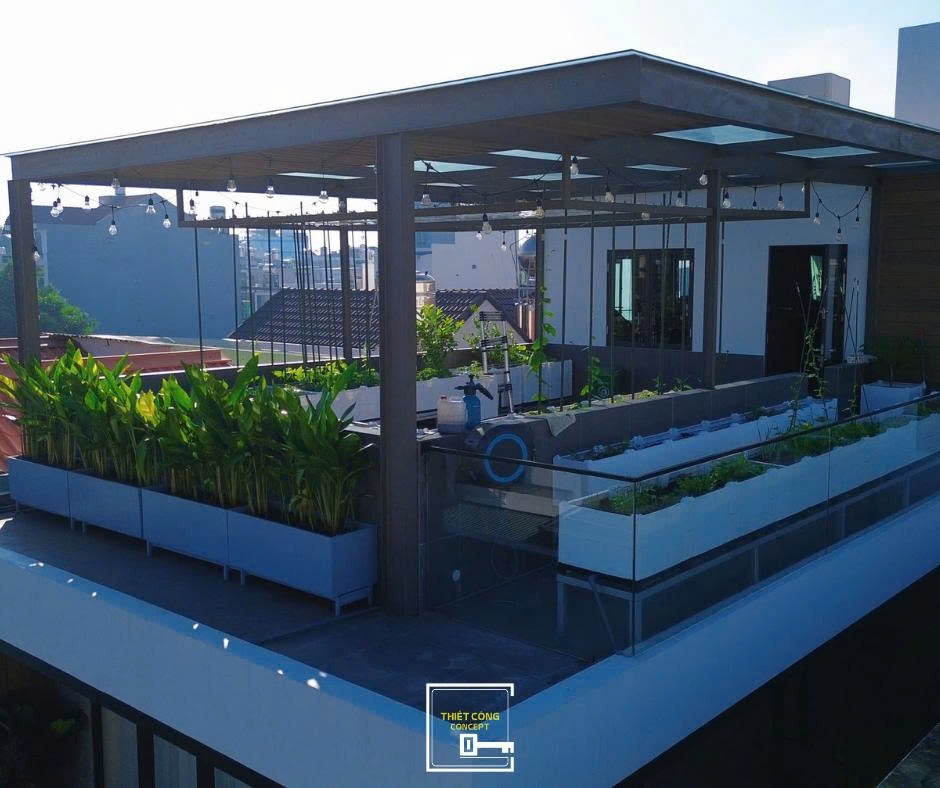 MÁI CHE SÂN THƯỢNG ĐẸP, SANG TRỌNG, HIỆN ĐẠI LẤY SÁNG TẠI LOC'S HOUSE 2024