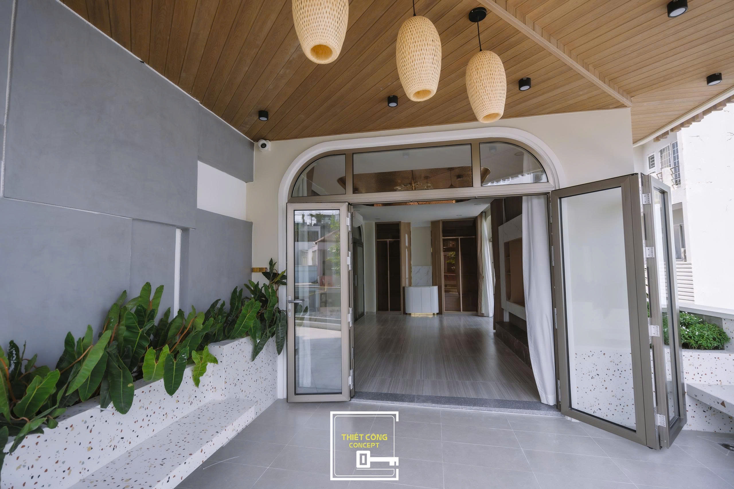 MẪU CỬA ĐI THỰC TẾ TẠI CHAU'S HOUSE 2023 | TCC TÂN PHÚ