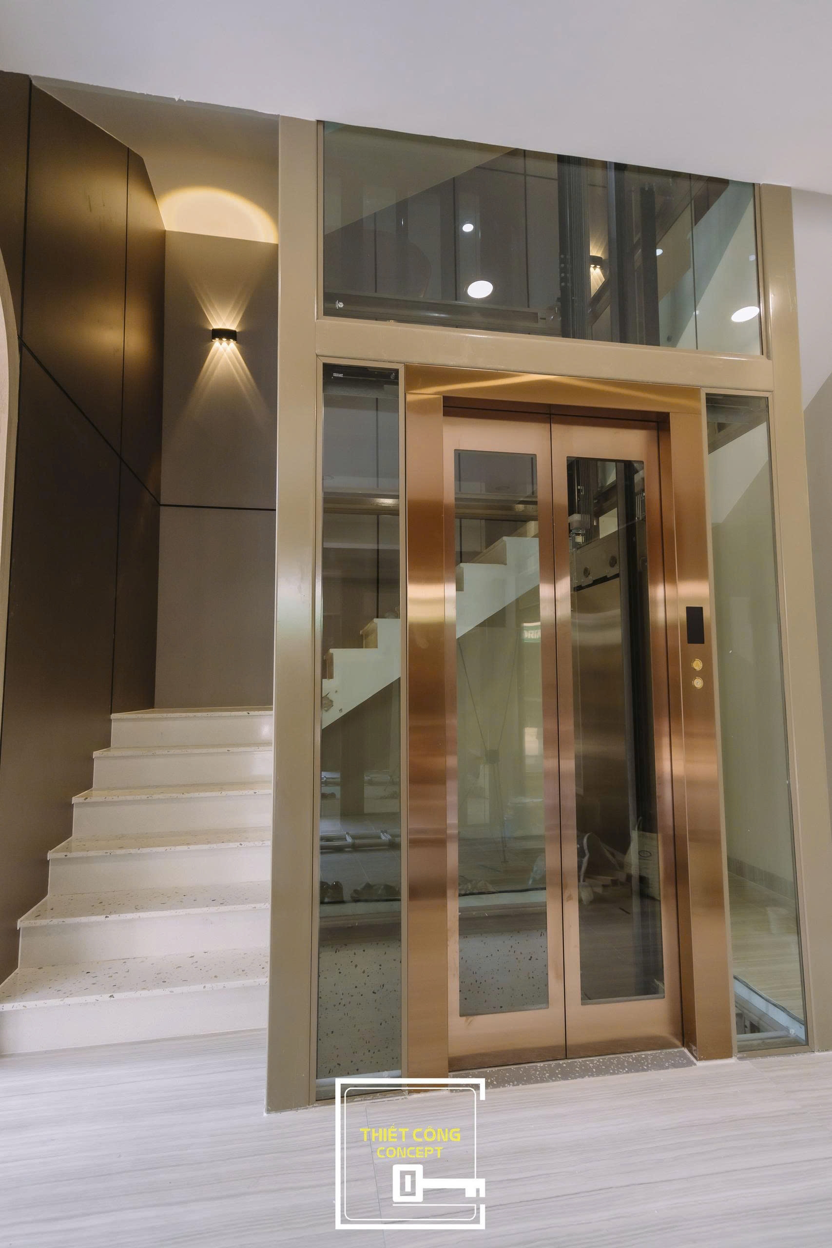 MẪU ĐÁ CẦU THANG TẠI CHAU'S HOUSE 2023 