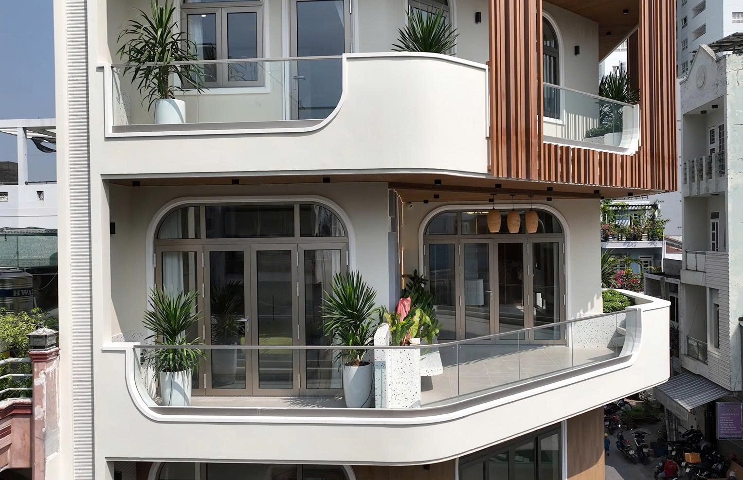 MẪU LAN CAN MẶT TIỀN THỰC TẾ TẠI CHAU'S HOUSE 2023 | TCC TÂN PHÚ